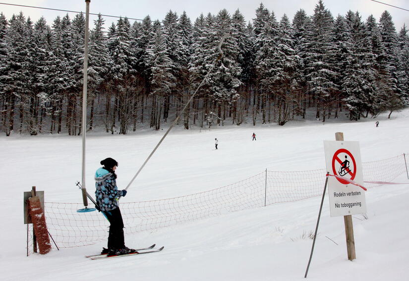 Skifahrer am Lift