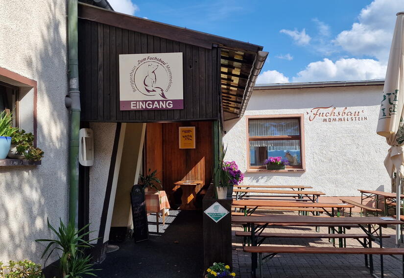 Berggasthof Eingangsbereich mit Biergarten