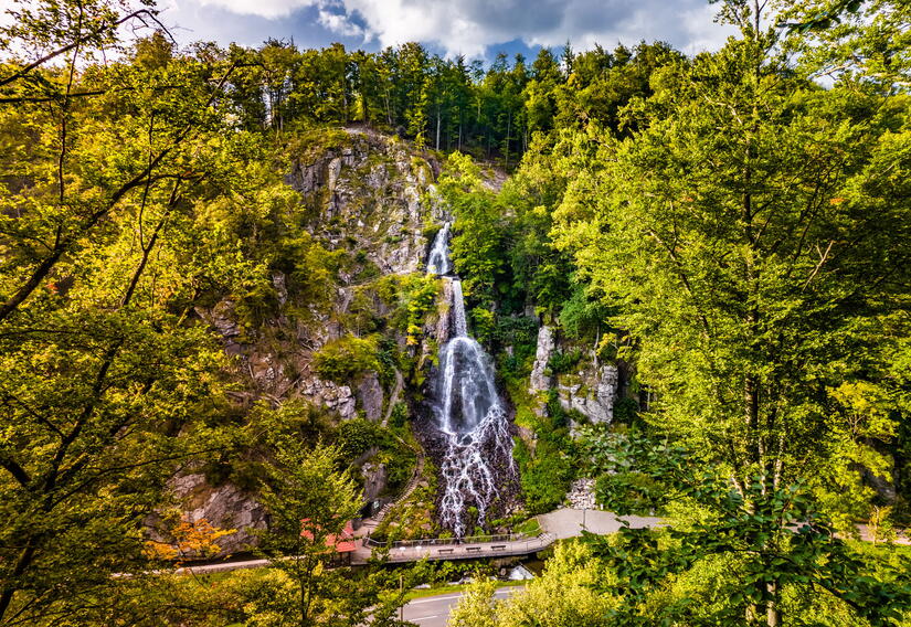 Trusetaler Wasserfall vom Berg gegenüber aus betrachtet