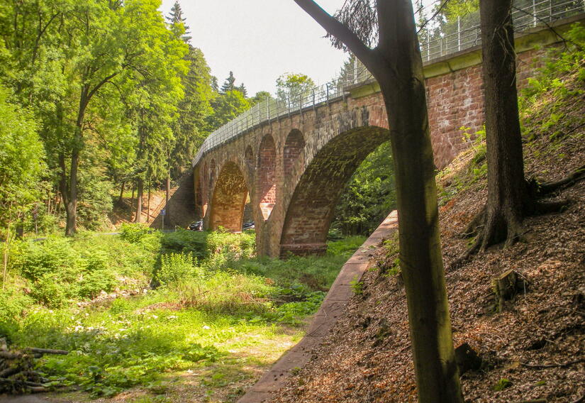 Ehemalige Eisenbahnbrücke im Thüringer Wald