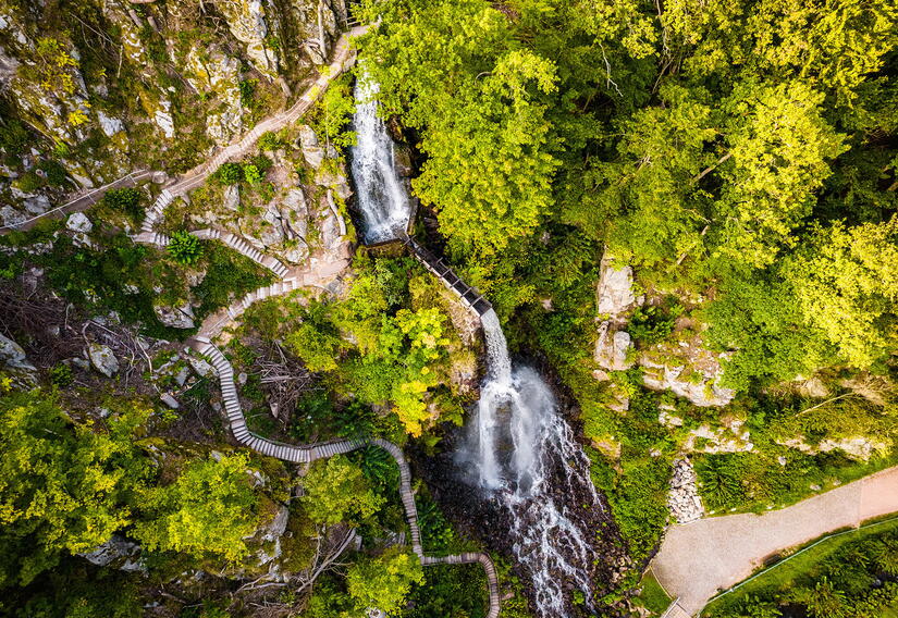 Blick von oben auf den Wasserfall